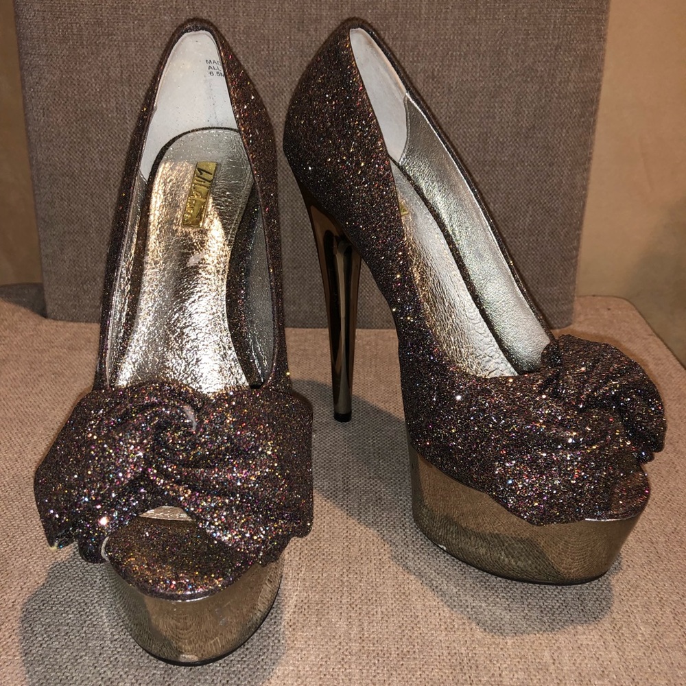 Wild Pair Pumps Size 6.5